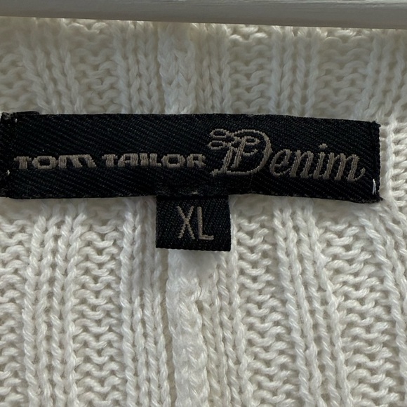 Chic White Fringe Poncho - Picture 5 of 7